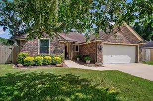 235 Wentworth Dr, West Columbia, TX 77486 - Photo 2