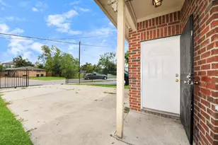 8130 Jutland Rd, Houston, TX 77033 - Photo 10