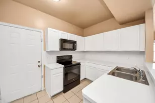 8130 Jutland Rd, Houston, TX 77033 - Photo 18