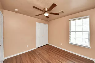 8130 Jutland Rd, Houston, TX 77033 - Photo 36