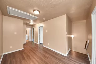 8130 Jutland Rd, Houston, TX 77033 - Photo 34