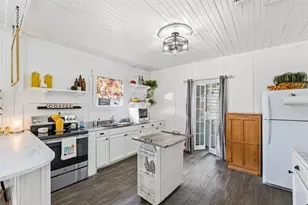 805 E Academy St, Brenham, TX 77833 - Photo 8