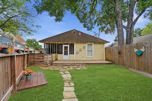 805 E Academy St, Brenham, TX 77833 - Photo 24