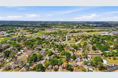 805 E Academy Street, Brenham, TX 77833 - Photo 28