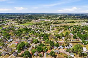 805 E Academy St, Brenham, TX 77833 - Photo 28
