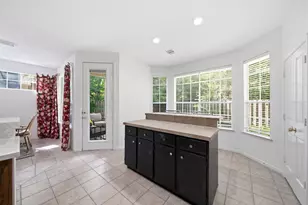 96 E Lakeridge Dr, The Woodlands, TX 77381 - Photo 12