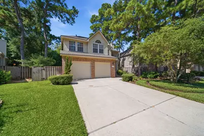 96 E Lakeridge Drive, The Woodlands, TX 77381 - Photo 2