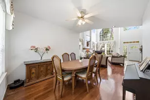 96 E Lakeridge Dr, The Woodlands, TX 77381 - Photo 10