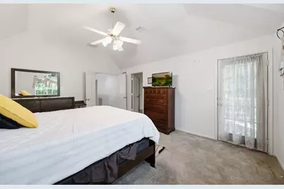 96 E Lakeridge Drive, The Woodlands, TX 77381 - Photo 22