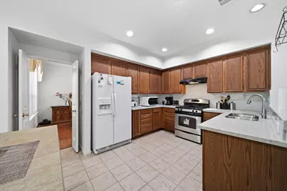 96 E Lakeridge Drive, The Woodlands, TX 77381 - Photo 12