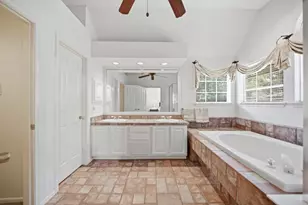 96 E Lakeridge Dr, The Woodlands, TX 77381 - Photo 24