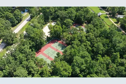 96 E Lakeridge Drive, The Woodlands, TX 77381 - Photo 38