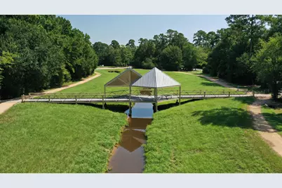 96 E Lakeridge Drive, The Woodlands, TX 77381 - Photo 46