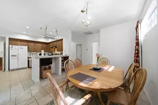 96 E Lakeridge Dr, The Woodlands, TX 77381 - Photo 16