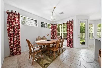 96 E Lakeridge Drive, The Woodlands, TX 77381 - Photo 14