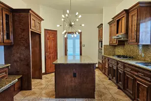 5027 Creekmont Dr, Houston, TX 77091 - Photo 6