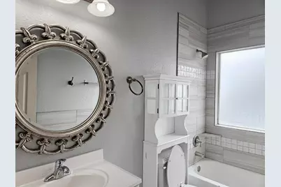 5027 Creekmont Drive, Houston, TX 77091 - Photo 12