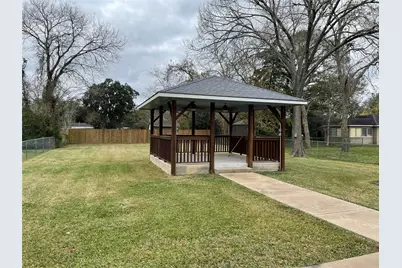 1018 S Booth Lane, Alvin, TX 77511 - Photo 16