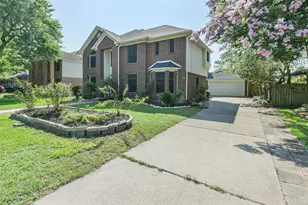 2509 S Mission Cir, Friendswood, TX 77546 - Photo 2