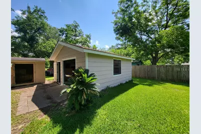 706 Maple St, Sweeny, TX 77480 - Photo 32