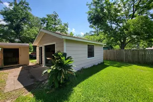 706 Maple St, Sweeny, TX 77480 - Photo 32