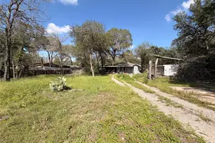 23026 Sandy Forest Dr, Elmendorf, TX 78112 - Photo 4