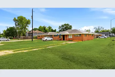 3406 E Lockwood Drive #1, Houston, TX 77026 - Photo 2