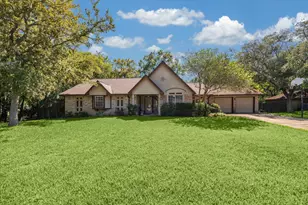 1509 Windsor Dr, Friendswood, TX 77546 - Photo 2