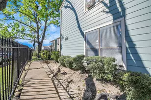 3750 Tanglewilde St, Houston, TX 77063 - Photo 4