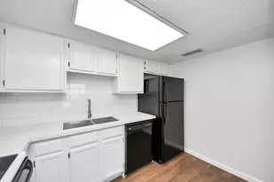 3750 Tanglewilde St, Houston, TX 77063 - Photo 16