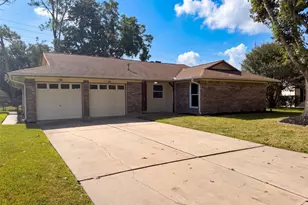 609 Heather Ln, Friendswood, TX 77546 - Photo 2