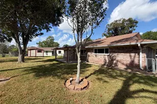 609 Heather Ln, Friendswood, TX 77546 - Photo 18