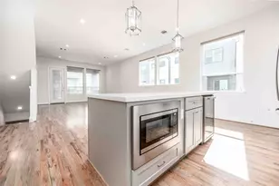 2471 W 11th St, Houston, TX 77008 - Photo 8