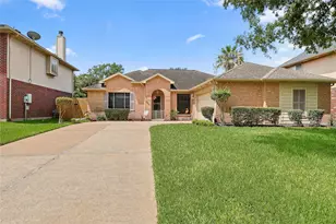 1818 Kemah Oaks Dr, Kemah, TX 77565 - Photo 1