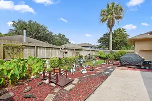 1818 Kemah Oaks Dr, Kemah, TX 77565 - Photo 18