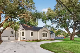 723 N Meyer St, Sealy, TX 77474 - Photo 1