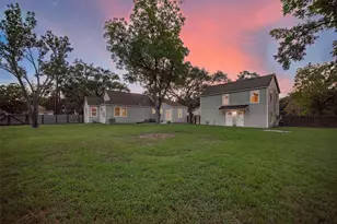 723 N Meyer St, Sealy, TX 77474 - Photo 34