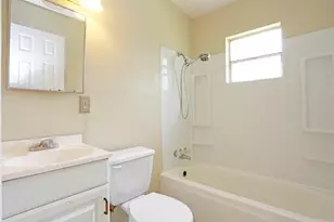 2460 W Shane St, Alvin, TX 77511 - Photo 10