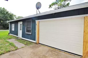 2460 W Shane St, Alvin, TX 77511 - Photo 1