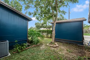 4415 W Bayshore Dr, Bacliff, TX 77518 - Photo 4