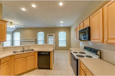 18 Orchard Dale Circle, The Woodlands, TX 77382 - Photo 16