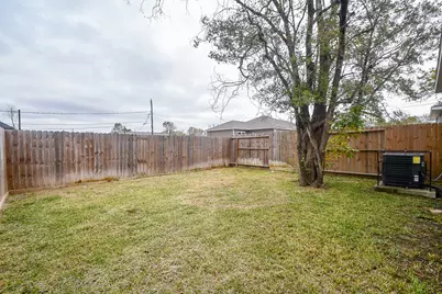 8215 Bonaire Street, Houston, TX 77028 - Photo 26