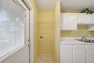 305 Peach Street, Tomball, TX 77375 - Photo 20