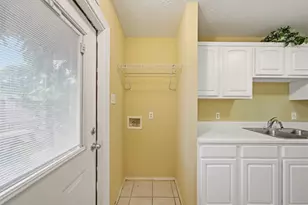 305 Peach St, Tomball, TX 77375 - Photo 20