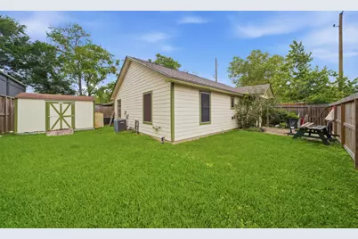 305 Peach Street, Tomball, TX 77375 - Photo 24