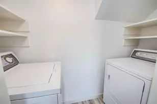10332 Longmont Dr, Houston, TX 77042 - Photo 14