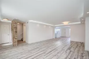 10332 Longmont Dr, Houston, TX 77042 - Photo 2