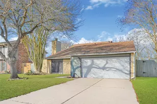 617 Canyon Springs Dr, La Porte, TX 77571 - Photo 2