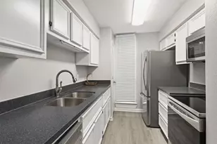 215 Postoffice St, Galveston, TX 77550 - Photo 6