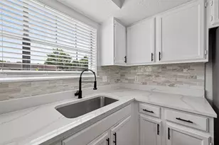 10102 Old Towne Ln, Sugar Land, TX 77498 - Photo 18